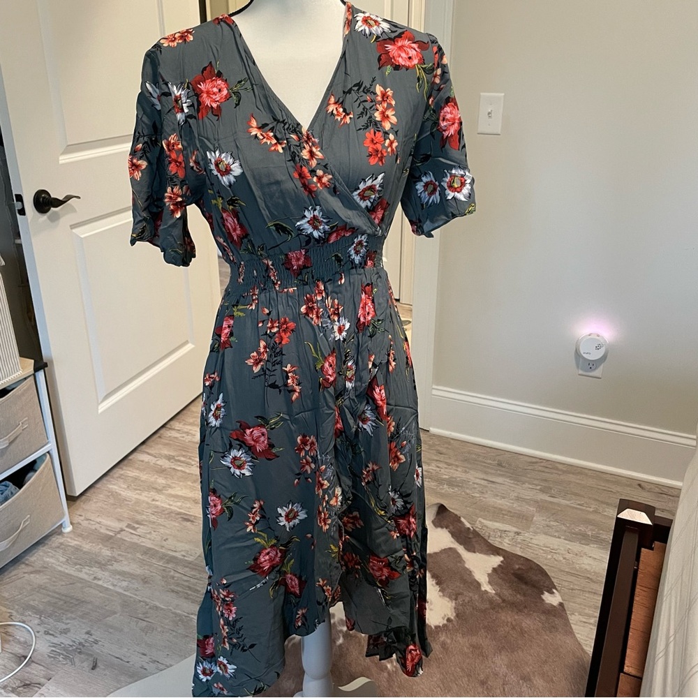 Floral Wrap Midi Dress in Gray-green